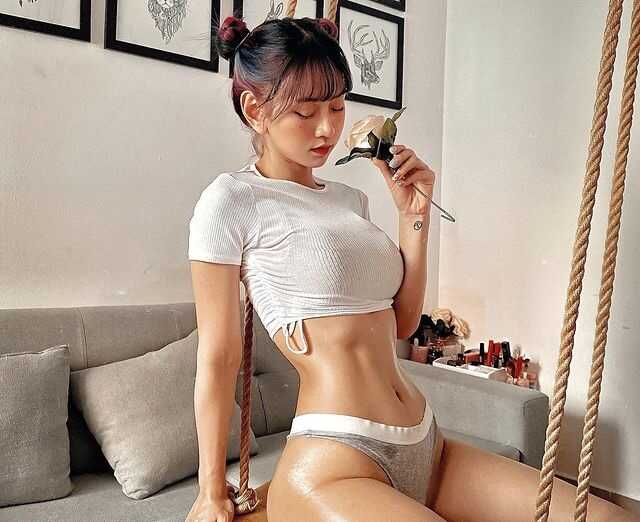 le bong sexy - Hình ảnh body cực bốc lửa của cô nàng sinh năm 1995 Lê Bống