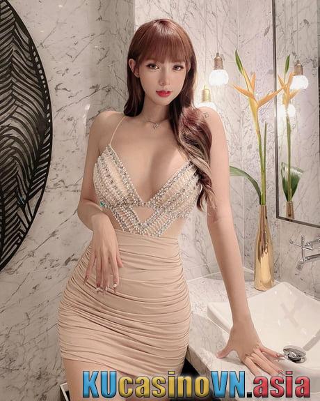 Mym Trần - hot girl 9x mặc hở thiếu vải