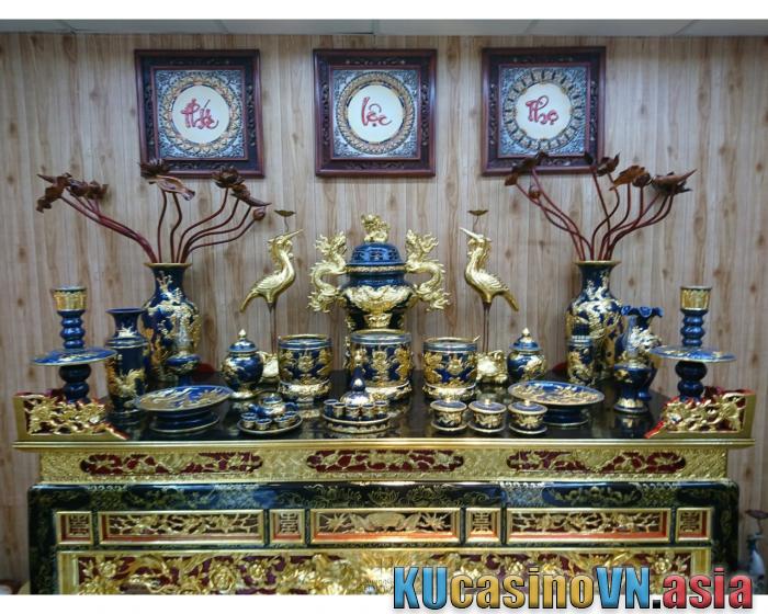 Thay muối và hũ gạo trên bàn thờ