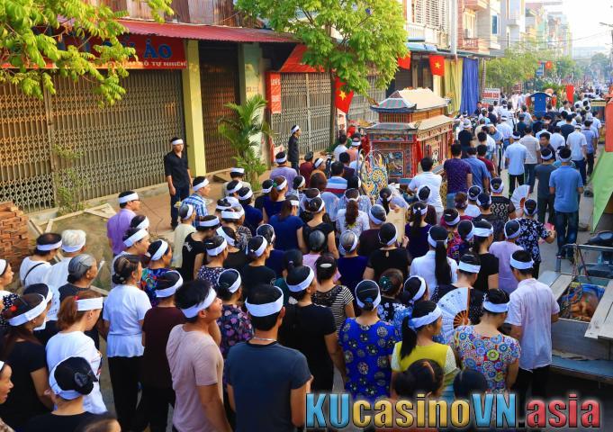 mắc hơi khi dự đám tang