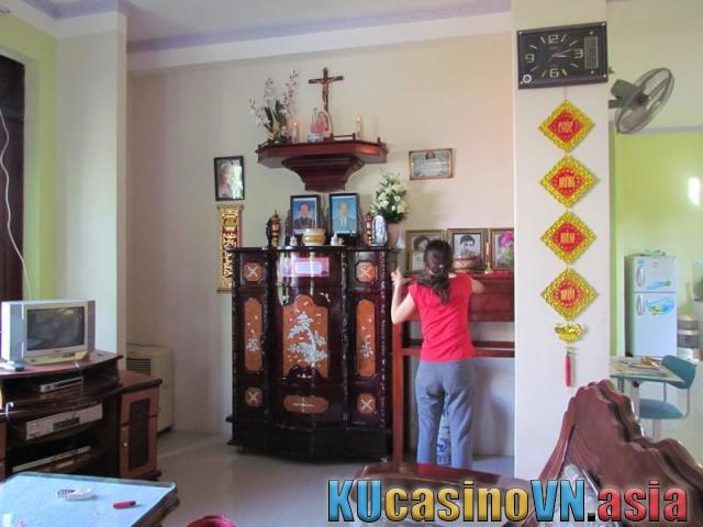 không phải ai cũng biết cách dọn dẹp bàn thờ đúng cách. Chuyên gia kubet sẽ hướng dẫn bạn Những điều kiêng kỵ khi lau dọn bàn thờ Mang của cải về nhà.