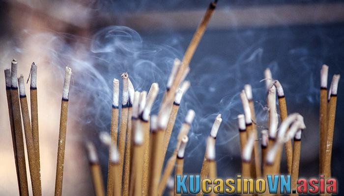 đốt nhang - đốt hương