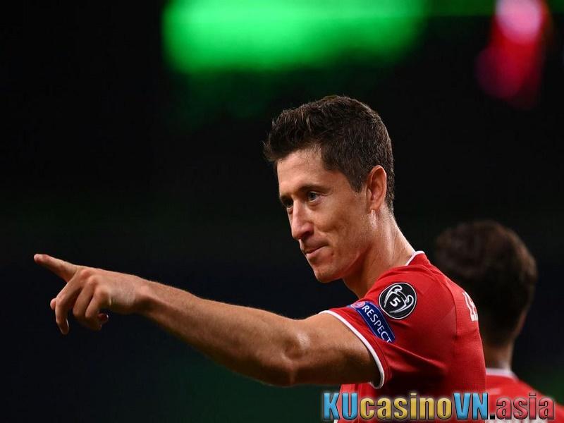Lewandowski lập siêu kỷ lục ở Champions League