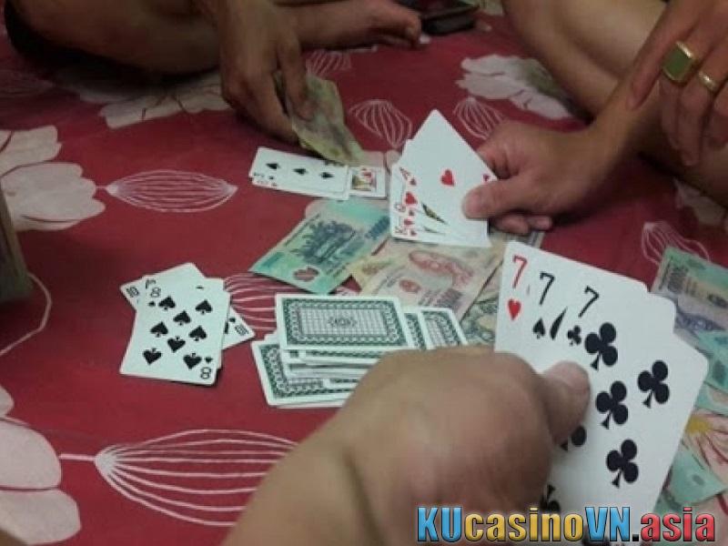 Cán bộ tham gia đánh bạc