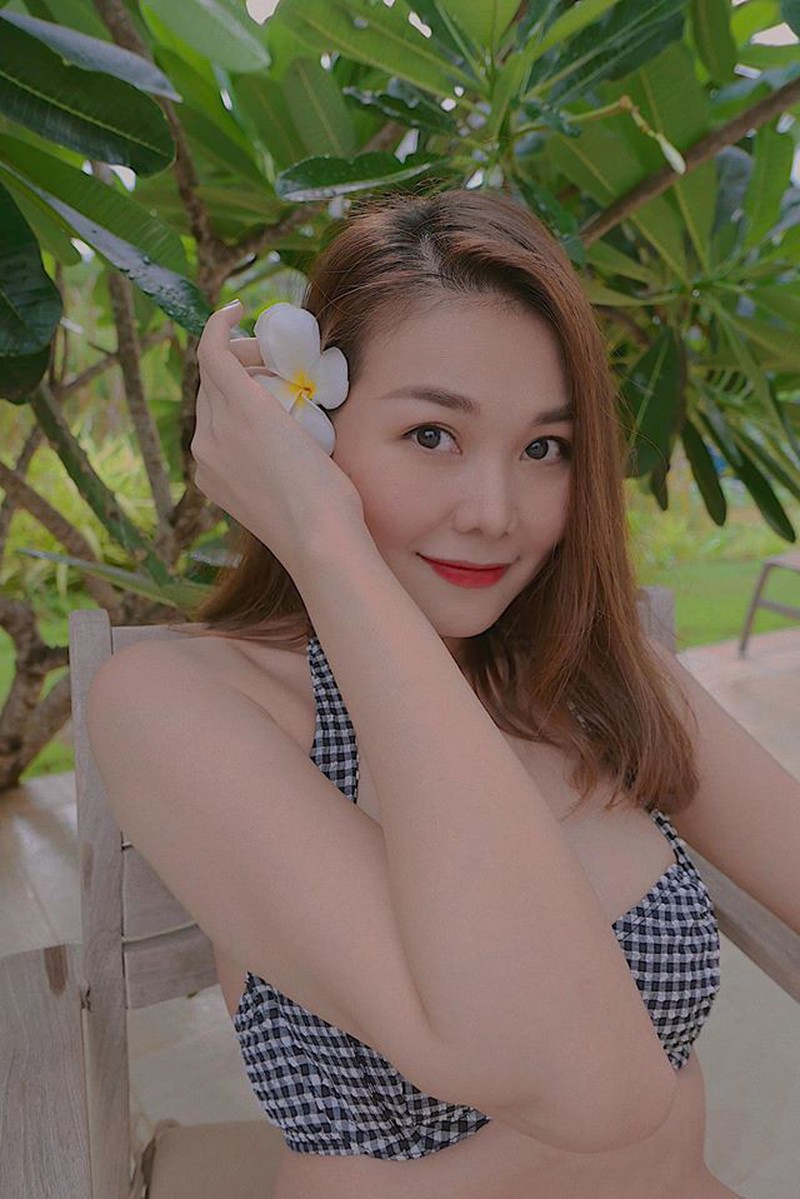Thanh Hằng diện bikini 