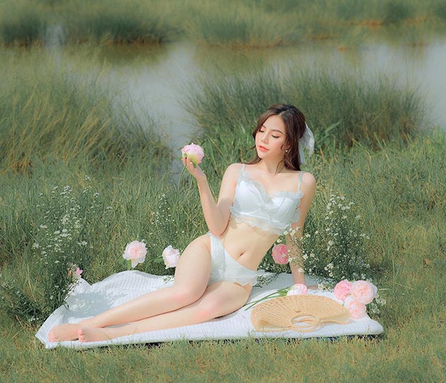 Lin Rin xinh đẹp trong bộ bikini gợi cảm
